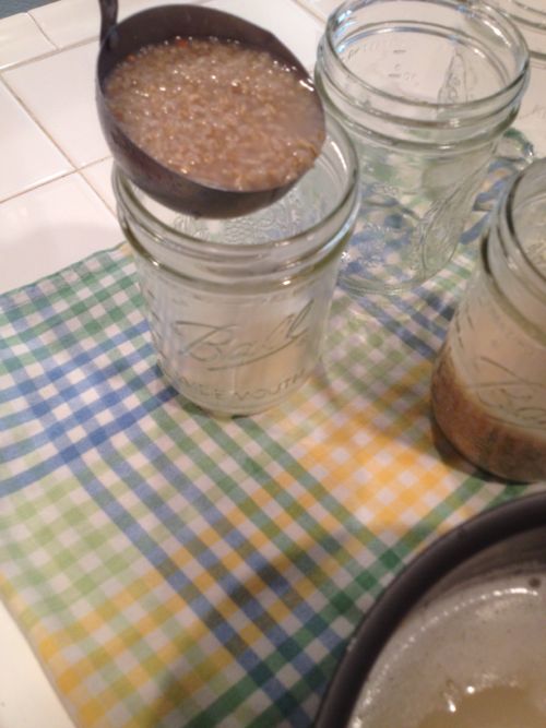 6-Filling the mason jars with oatmeal